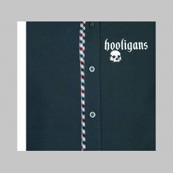 Hooligans p&aacute;nska čierna hrub&scaron;ia ko&scaron;ela na gomb&iacute;ky s kr&aacute;tkym ruk&aacute;vom a old school k&aacute;rovan&yacute;mi modrobieločerven&yacute;mi lemami s tlačen&yacute;m logom 100%bavlna posledn&eacute; kusy!!!